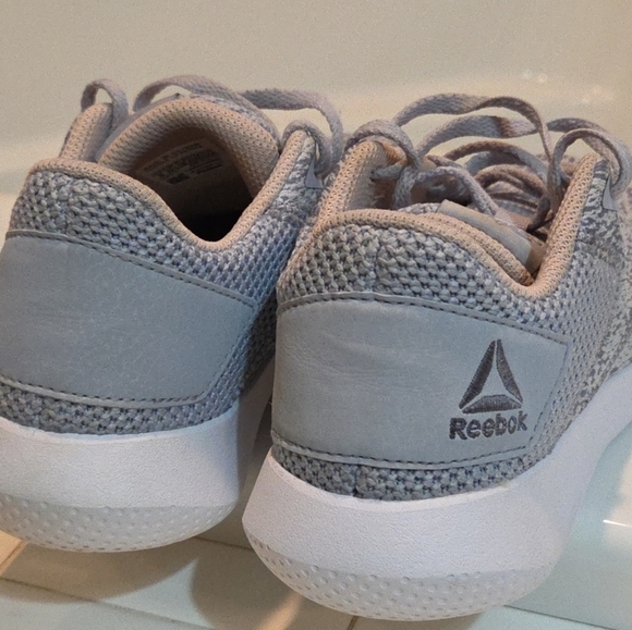 Reebok Women's Ardara 2.0 Walking Shoe Gray White Size 8 - Picture 4 of 8